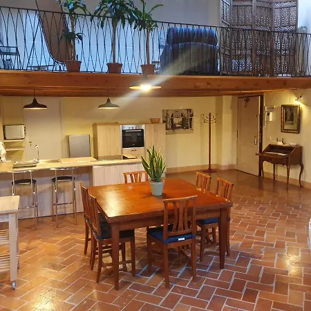 Casa de hóspedes Attico 25 *